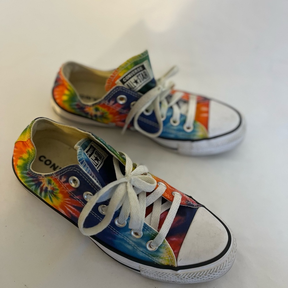 Tie dye converse size 7